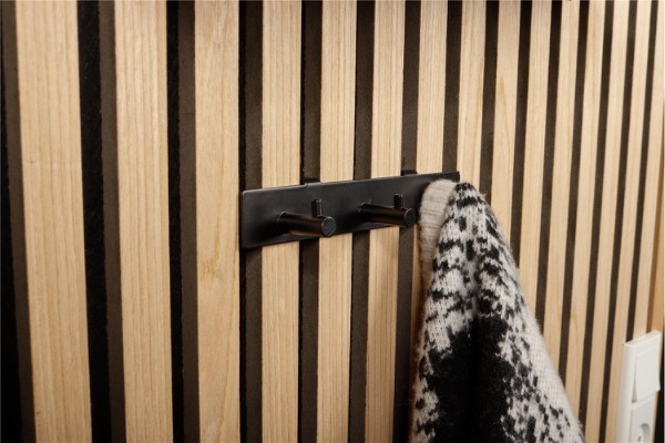 HOME It® kroklist med 3 krokar för lodrät montering på akustikpanel